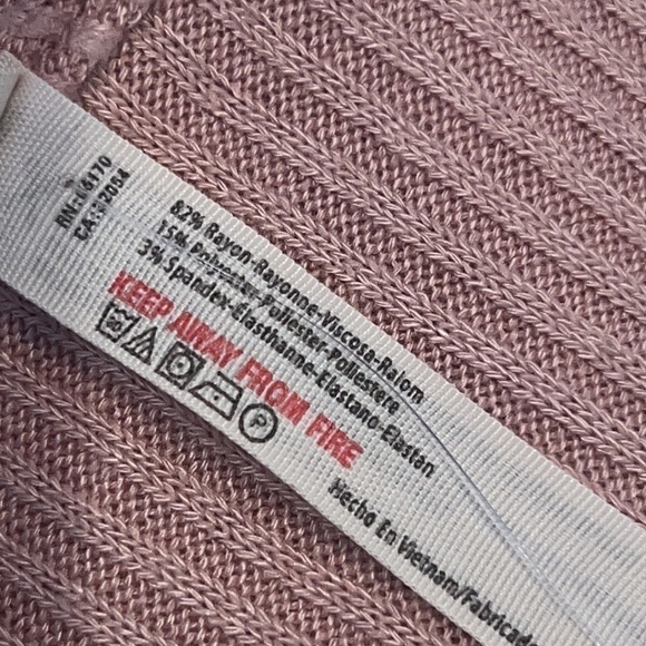 Free People Pink Cozy up with me long sleeves V-neck bodysuit size L=12-14 - Picture 13 of 15